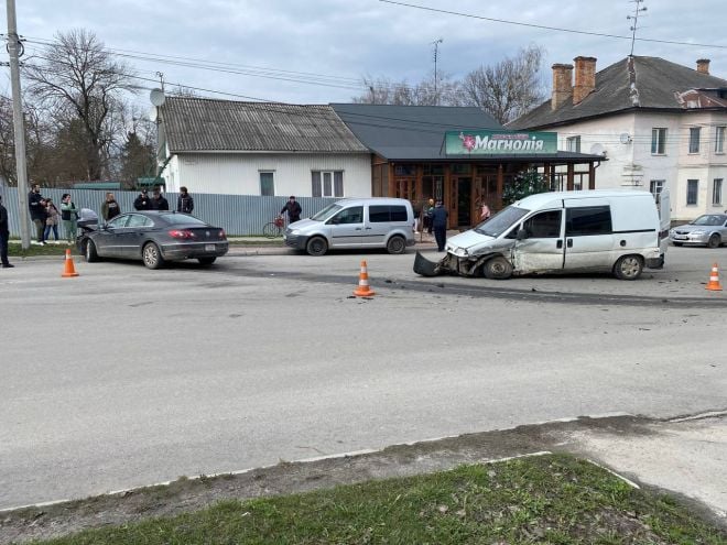 На Старокостянтинівському шосе не поділили дорогу два автомобілі