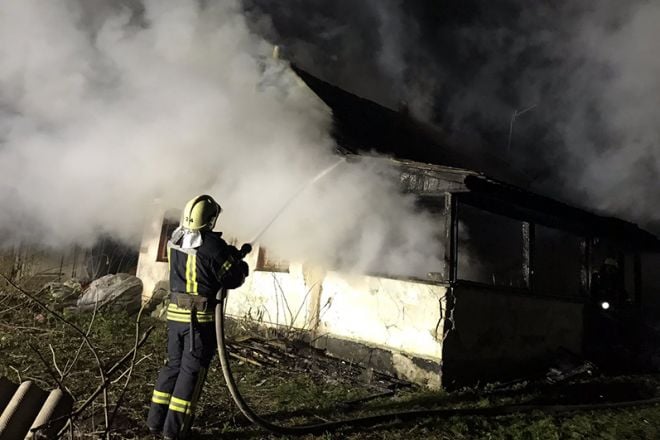 У Шепетівці на провулку Гвардійському горіла господарча будівля