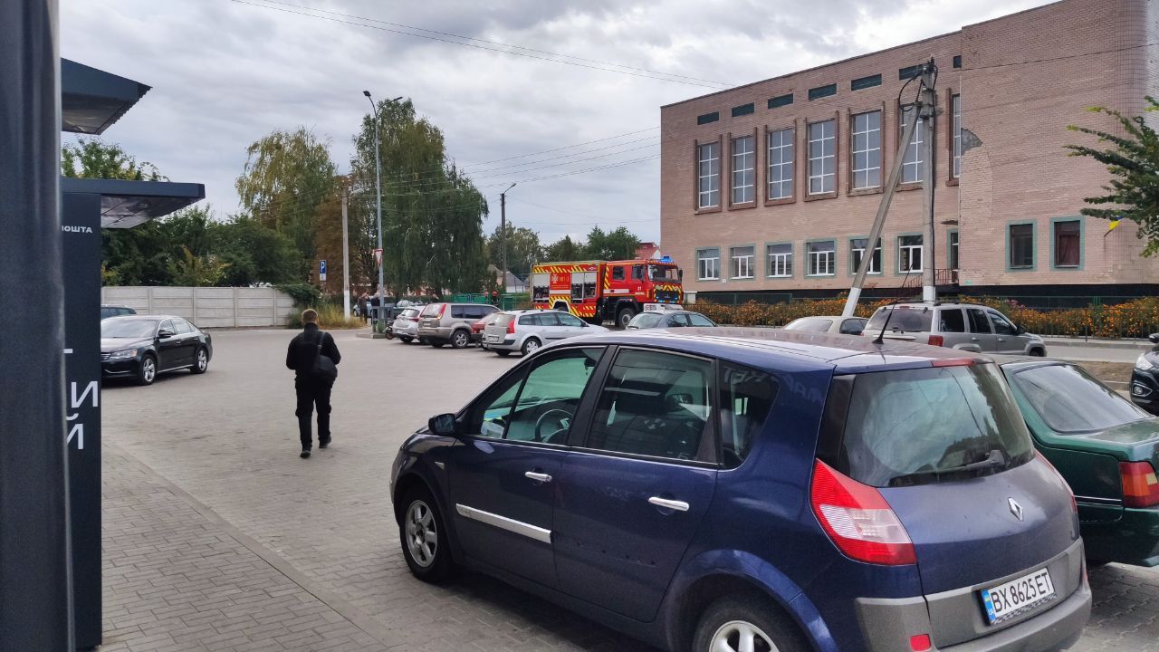 У Шепетівці евакуювали 2 школи через повідомлення про замінування