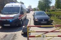 ДТП у Нетішині: під колеса автомобіля потрапила жінка, яка ремонтувала дорогу