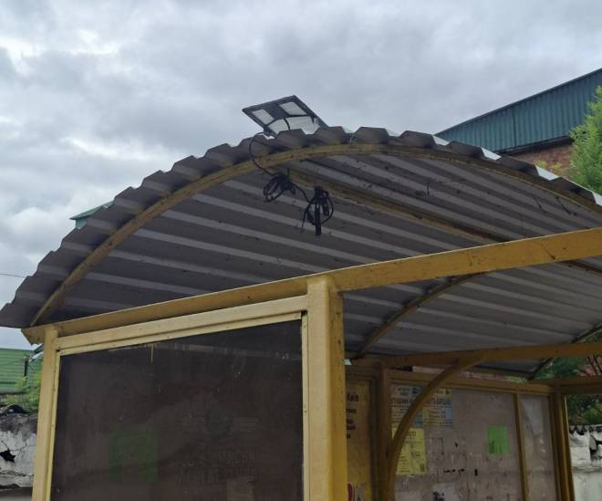 На 26 автобусних зупинках Славути були пошкодженні світильники на сонячних панелях