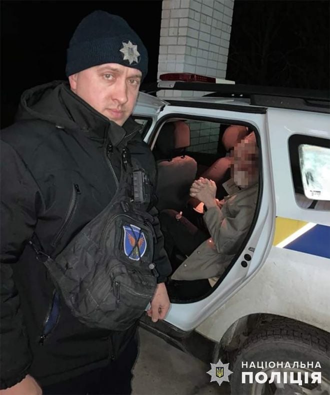 Знайшли серед поля: на Шепетівщині поліцейські врятували 68-річного чоловіка