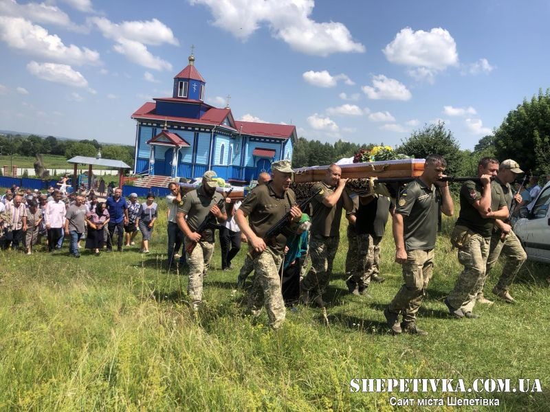 Серце не витримало звістки про загибель сина на війні: батька поховали в той же день