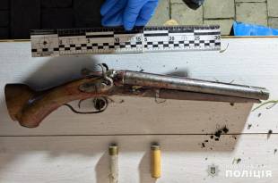 Нападник з необережності вистрілив собі в руку, але жертва теж постраждала