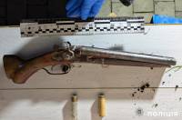 Нападник з необережності вистрілив собі в руку, але жертва теж постраждала