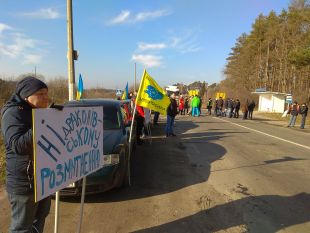 “Євробляхери” на виїзді з Шепетівки почали блокування дороги