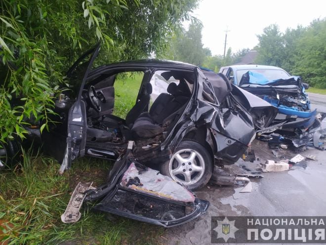 Внаслідок зіткнення двох автівок на Шепетівщині травмувалось четверо людей