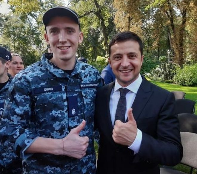 Президент пообіцяв Сергію Цибізову та іншим звільненим морякам житло в Одесі