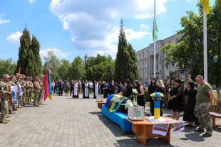 Підтвердження про загибель воїна прийшло в день його 50-річчя: у Нетішині попрощалися зі Ігорем Басюком