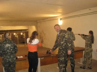 Школярі змагалися у стрільбі з пневматичної зброї