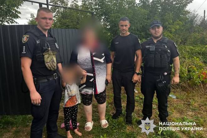 У Шепетівці поліцейські шукали трирічну дівчинку, яка зникла з подвір’я