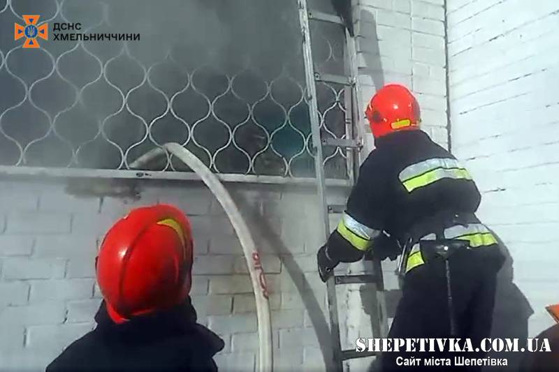 У Нетішині з пожежі врятували двох людей