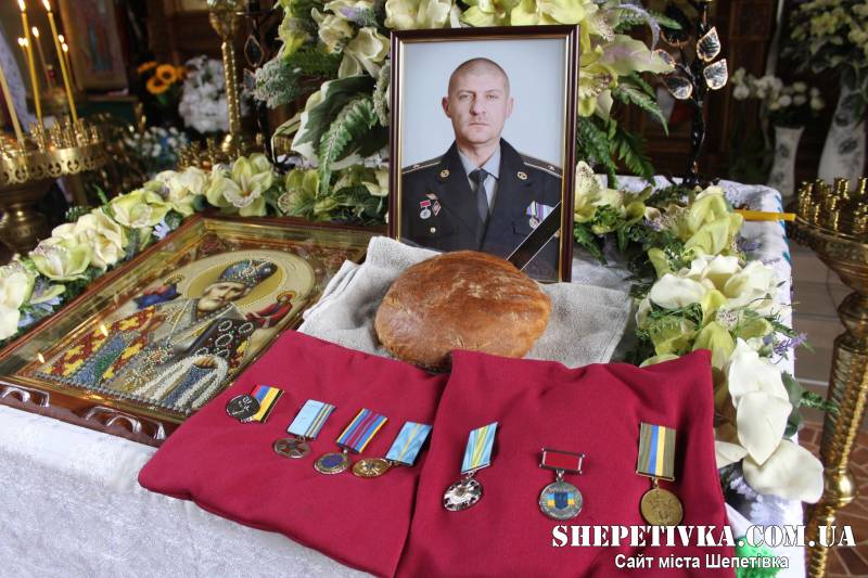 Його груди прикрашали численні нагороди: Славута прощалася із Олександром Полончуком