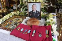 Його груди прикрашали численні нагороди: Славута прощалася із Олександром Полончуком