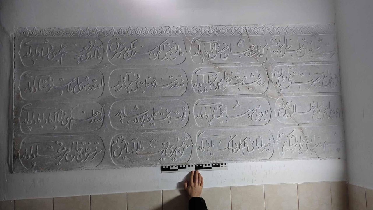 На Хмельниччині виявили і розшифрували плиту, вкриту арабською в’яззю