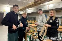 Більше сотні окопних свічок виготовили школярі у бомбосховищі на Шепетівщині