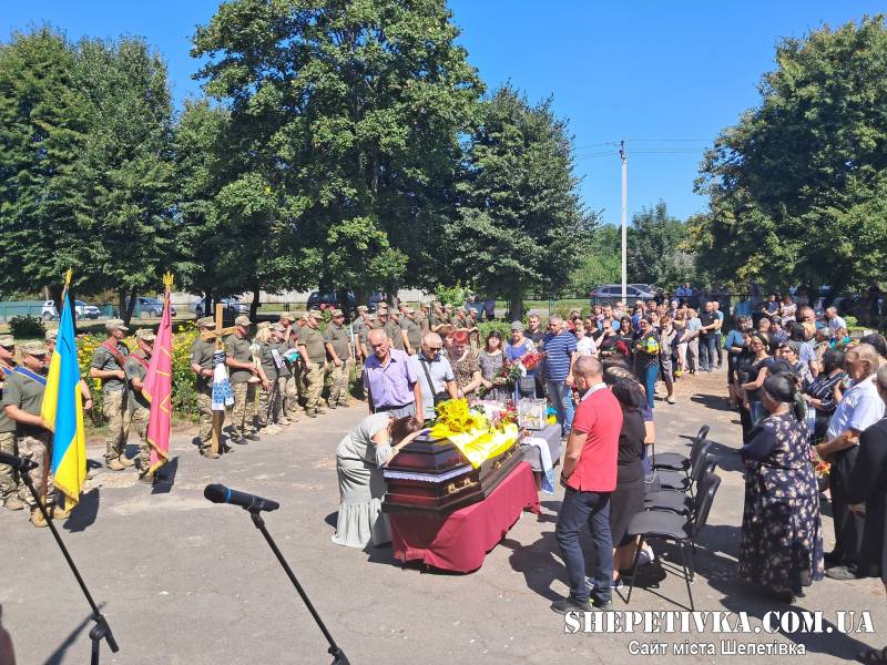 Помер внаслідок отруєння: у Старому Кривині прощалися з молодшим сержантом Ігорем Митарчуком