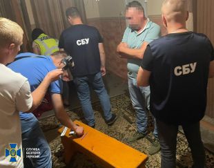 СБУ викрила працівника «Хмельницькобленерго» на вимаганні хабаря від волонтерки