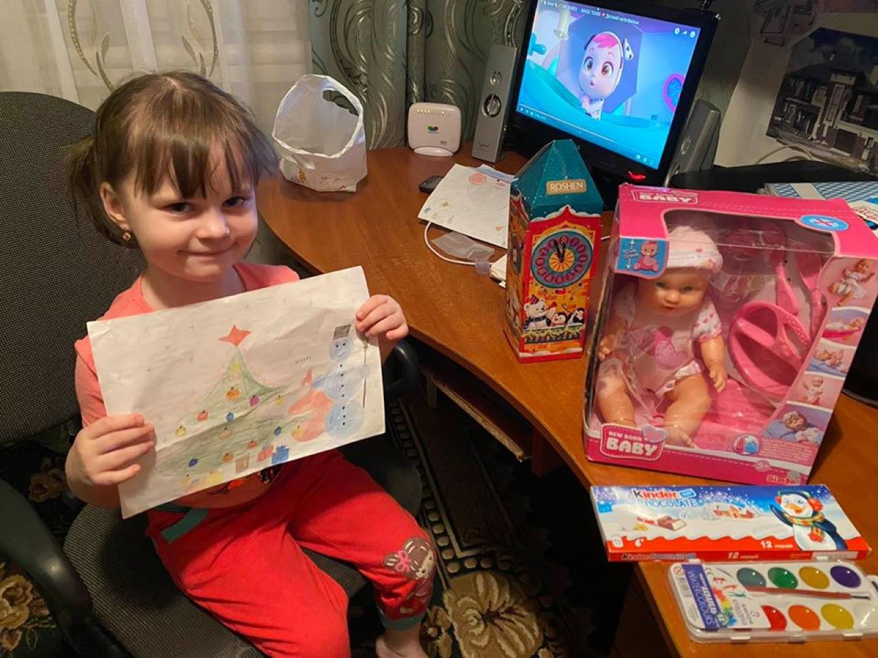 Діти сімей у складних життєвих обставинах Шепетівського району отримали подарунки від благодійників акції "Ялинка бажань"