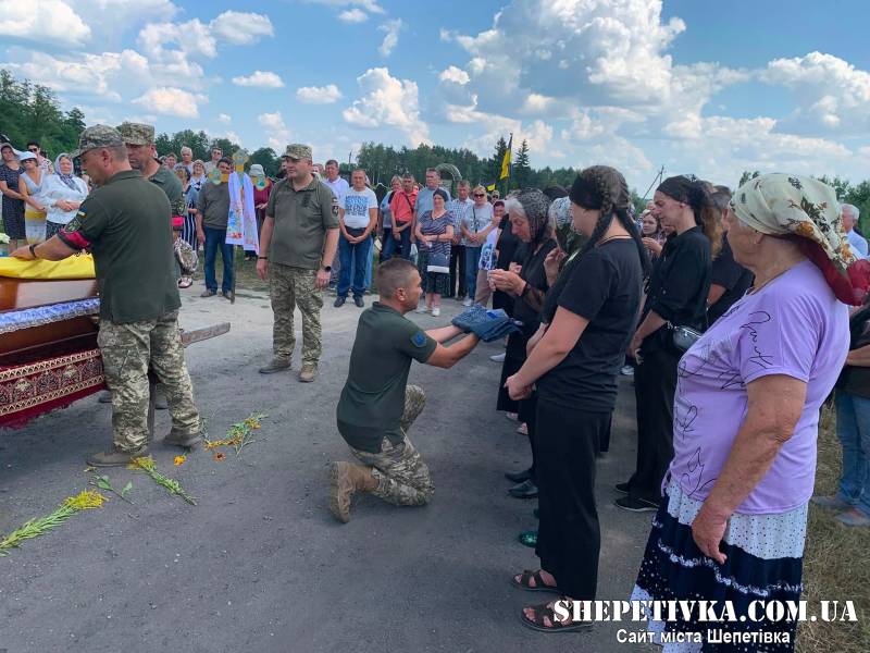 Понінківська громада попрощалася із загиблим під Бахмутом Русланом Власюком