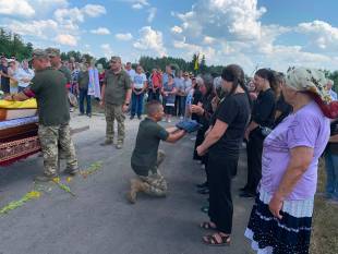 Понінківська громада попрощалася із загиблим під Бахмутом Русланом Власюком
