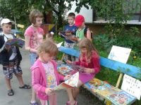 Бібліотекарі завітали до юних читачів у їх подвір'я
