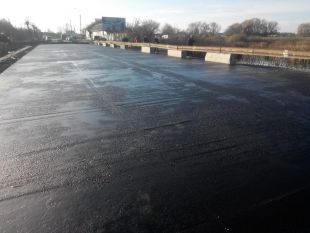 На Старокостянтинівському мосту провели бетонування проїзної частини