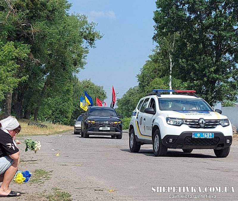 Шлях додому довжиною у 12 років: у Білокриниччі перепоховали Захисника Леоніда Крепця