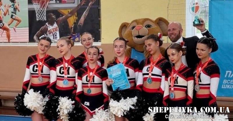 Подвійне золото та вихід у всеукраїнський фінал: чирлідерки Шепетівської гімназії №1 підкорили Хмельниччину