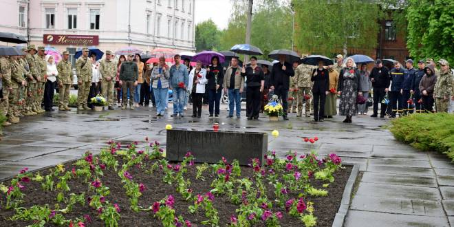 У Шепетівці вшанували пам’ять жертв Другої світової та сучасних захисників