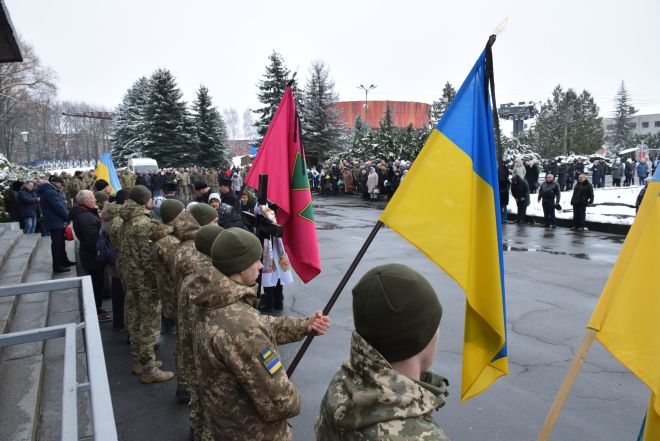 У Шепетівці провели у засвіти полковника Віталія Черкас