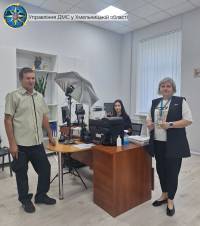 У Шепетівці 50-ти річний чоловік отримав перший у своєму житті паспорт громадянина України