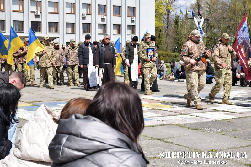 Три роки надії та болю: у Шепетівці прощалися із Сергієм Швецем