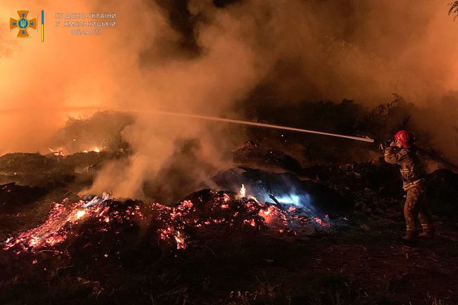 За минулу добу вогнеборцям Шепетівщини довелось ліквідовувати 4 пожежі