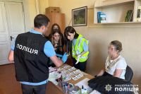 На Хмельниччині поліцейські викрили на хабарництві двох освітянок