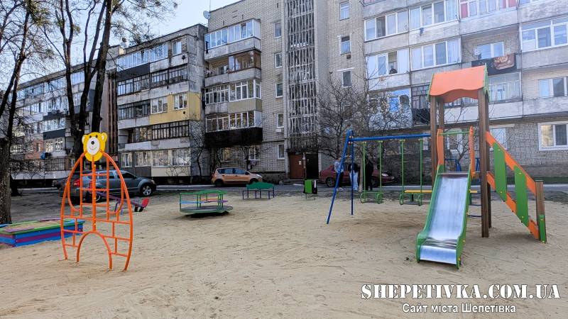 У Славуті вдова загиблого Захисника відкрила на його честь дитячий майданчик