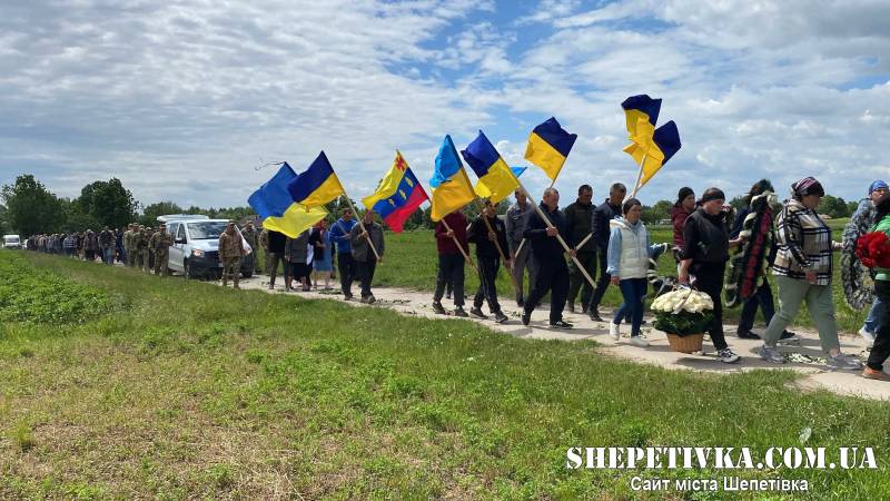 «Коли вітер ніс молитви»: Ганнопільська громада попрощалася із захисником Сергієм Левосюком