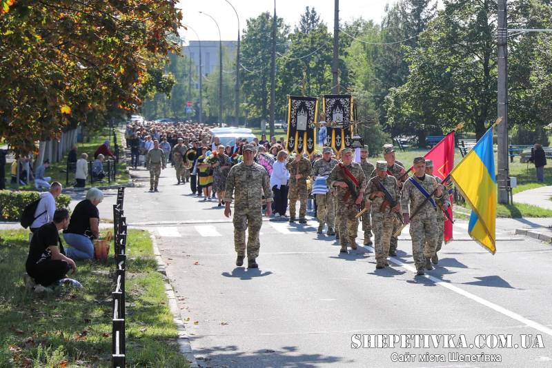 У День міста Нетішин провів в останню земну дорогу Захисника Михайла Луця