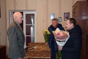 У Шепетівці вітали ювіляра з 90-літтям