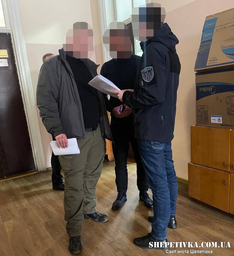 Після перевірки документів чоловік отримав переломи: ДБР повідомило про підозру правоохоронцю