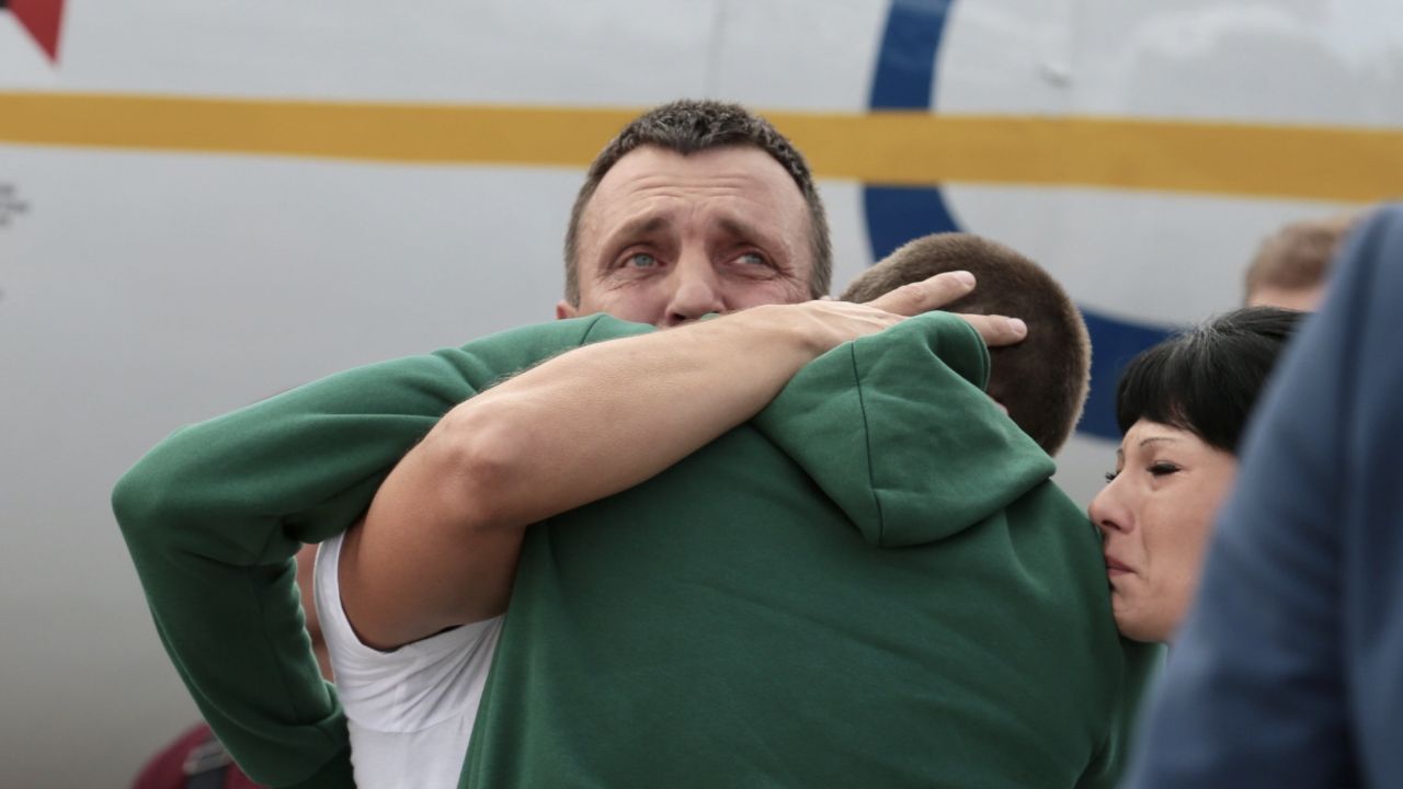 Сергія Цибізова звільнено! Полонений шепетівський моряк прибув в Україну