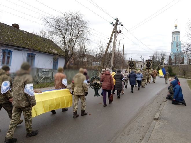 У Ізяславі проводжали у засвіти захисників Шалашова Віталія та Марущака Сергія