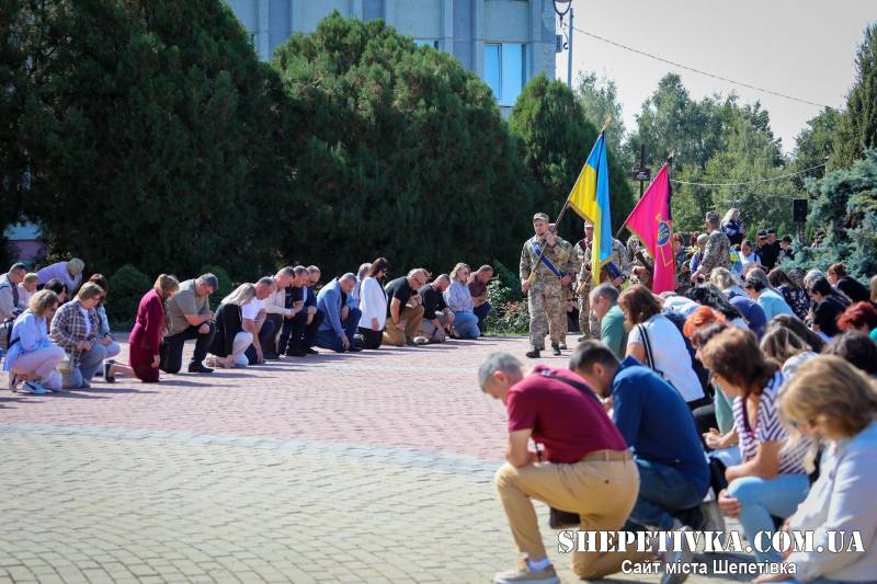 У Нетішині попрощалися з 43-річним воїном Олегом Поповим