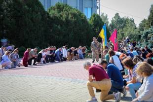 У Нетішині попрощалися з 43-річним воїном Олегом Поповим