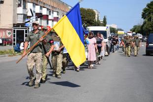 Шепетівська громада попрощалася із Захисником України Олександром Романовим