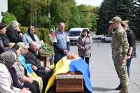 Жив у снах і обіцяв повернутись навесні: Шепетівка прощалася з воїном Олександром Сідлецьким