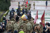 У Нетішині прощались із солдатом Максимом Саєнко