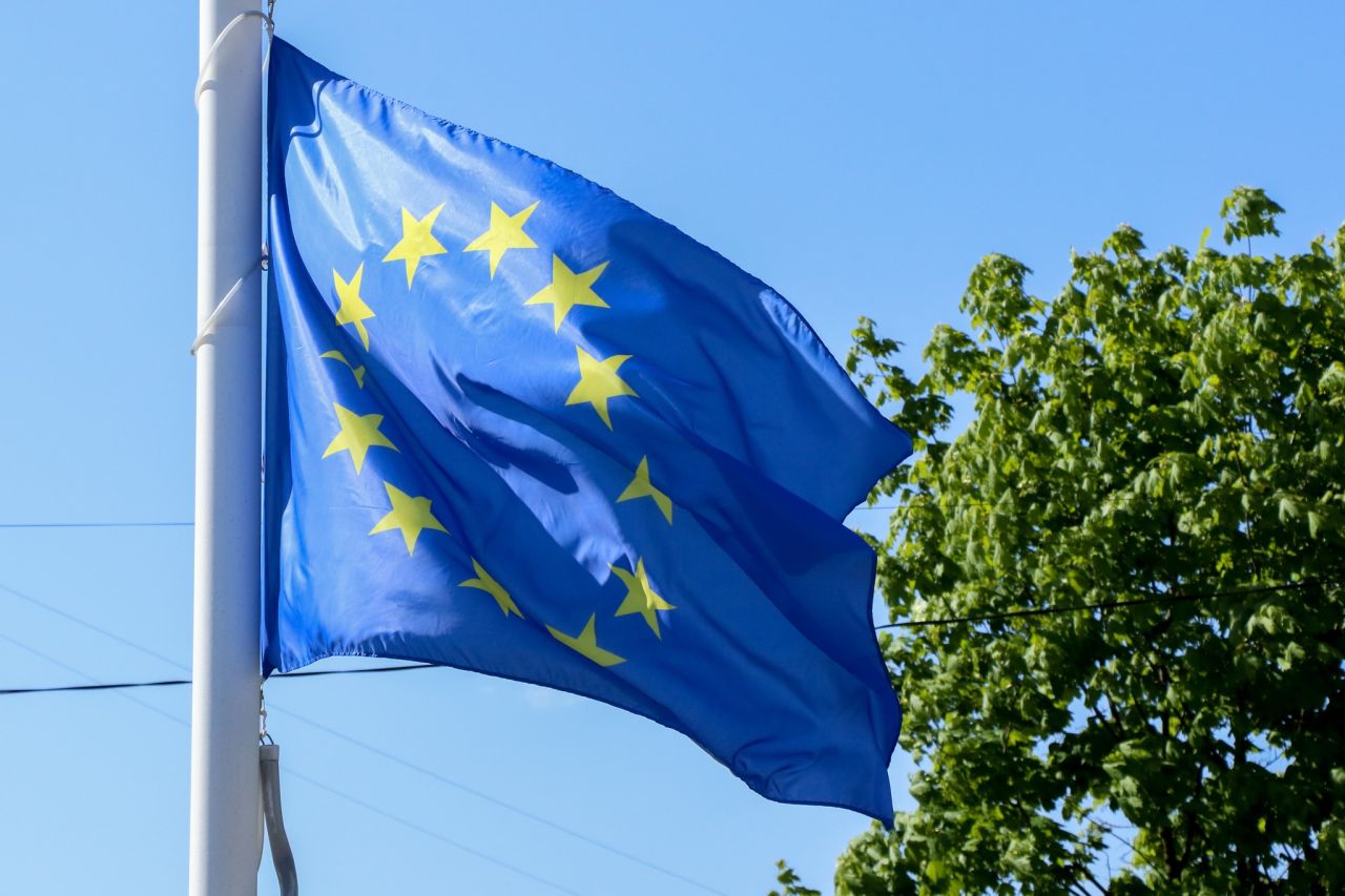 На Шепетівщині до Дня Європи замайорів стяг Європейського Союзу