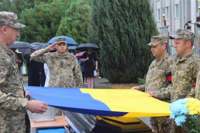 У Нетішині попрощалися із воїном Орестом Бондарчуком, якого тривалий час вважали зниклим безвісти