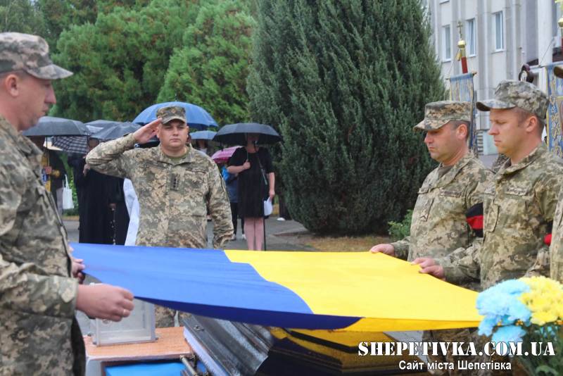 У Нетішині попрощалися із воїном Орестом Бондарчуком, якого тривалий час вважали зниклим безвісти